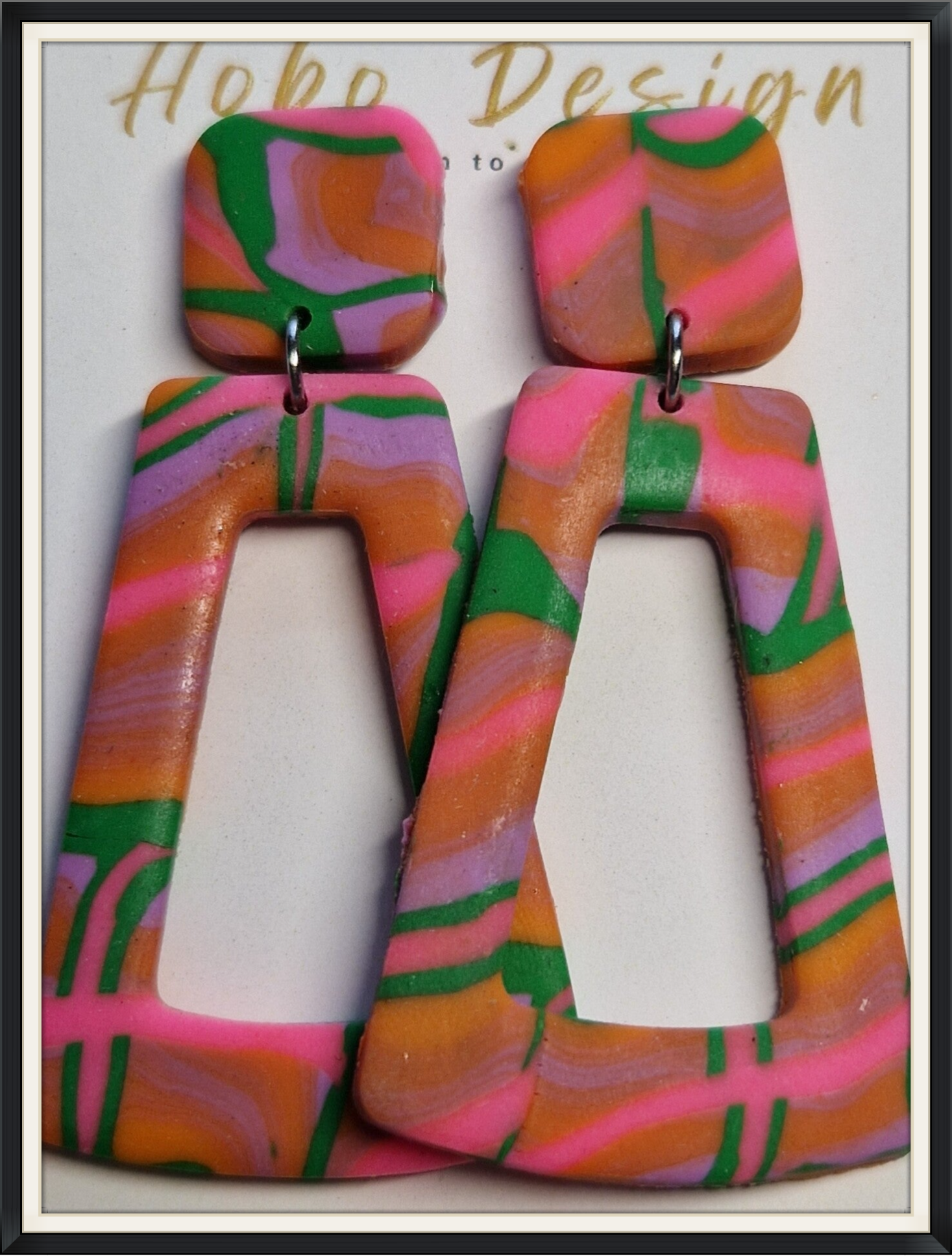 Statement oorbellen in kleurrijk dessins.