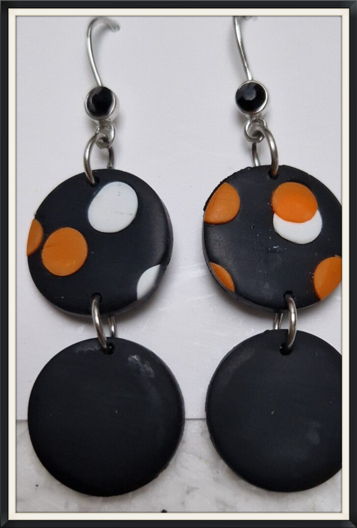 Oorhanger in zwart  polkadot.