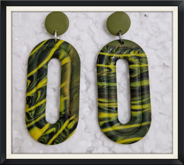 Oorhangers in jungle groen.