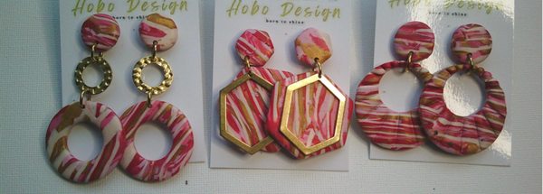 Oorhangers in rood goud dessin. 3 modellen