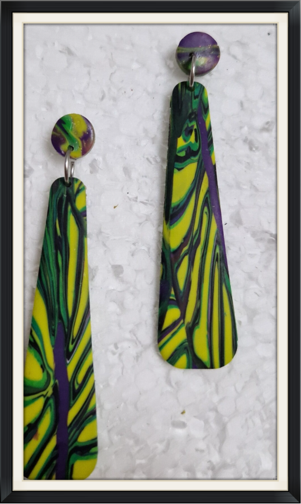 Oorhangers in groen geel dessin.