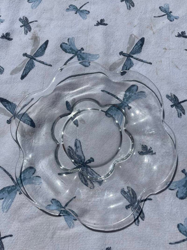 Glass flower plate