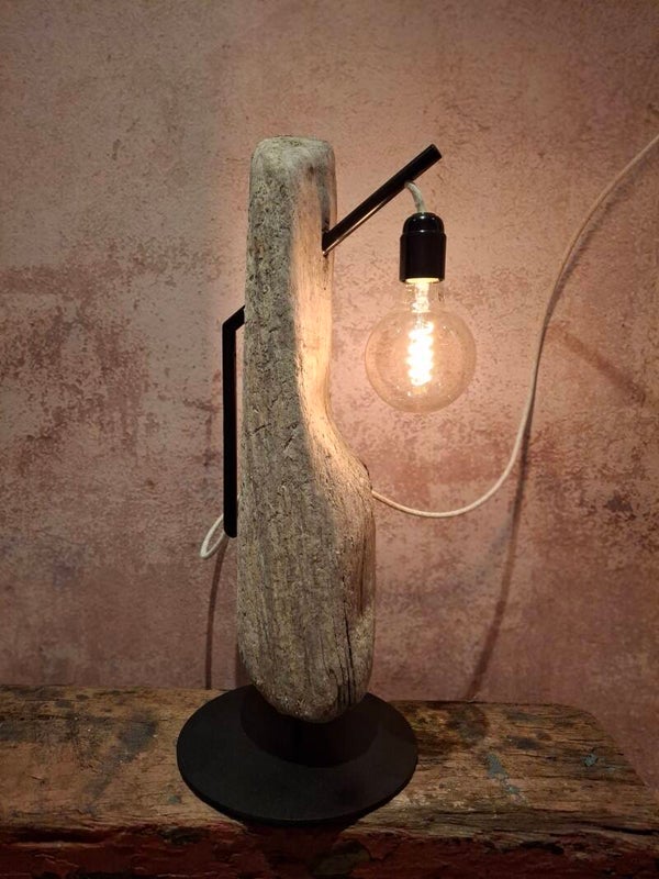 Driftwood lamp