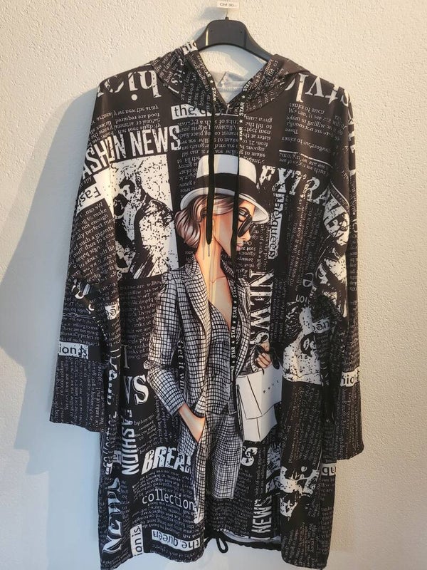 Longshirt schwarz/weiss mit Kapuze, Gr. 38 - 52, 1x verfügbar