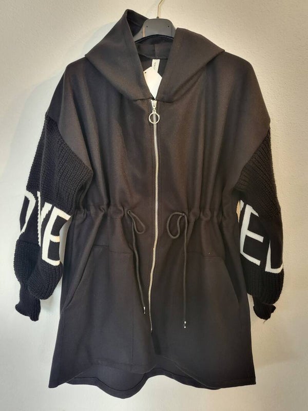 Jäggli schwarz mit Kapuze, Gr. 38 - 44, 2x verfügbar