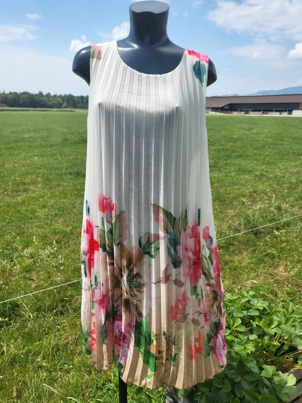 Plisseekleid weiss mit Blumen, Gr. 36 - 40, 1x verfügbar