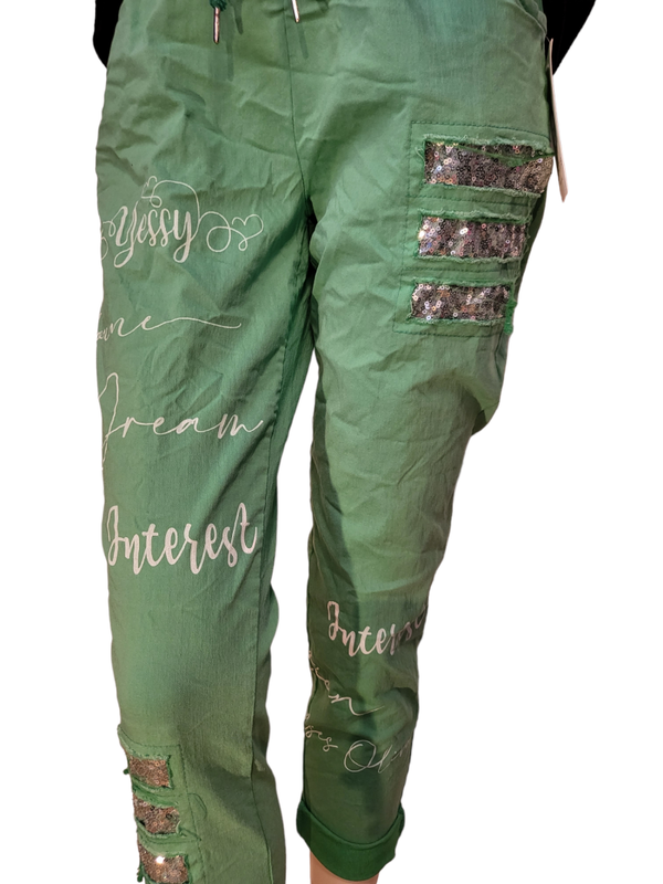 Hose grün mit Schriftzug, Gr. 36/38 - 40/42, 1x verfügbar