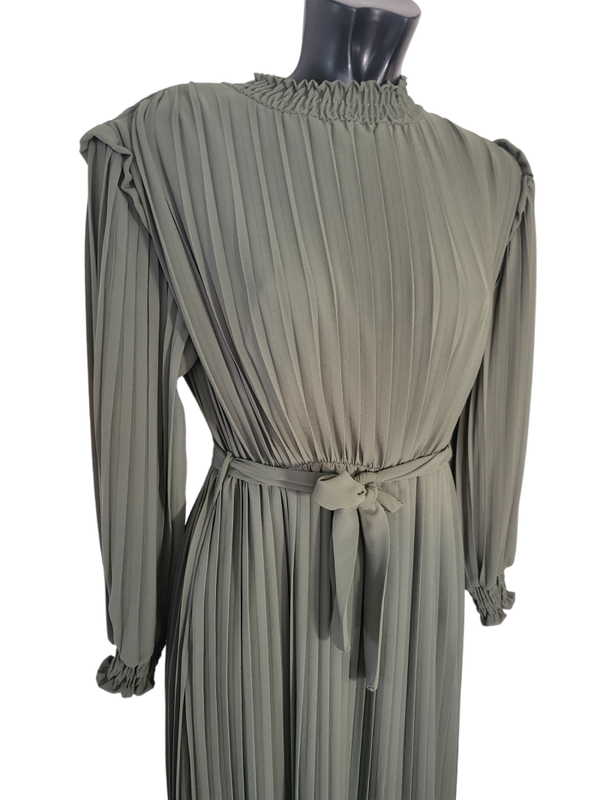 Plisseekleid olivgrün, Gr. 36 - 42 - 1x verfügbar