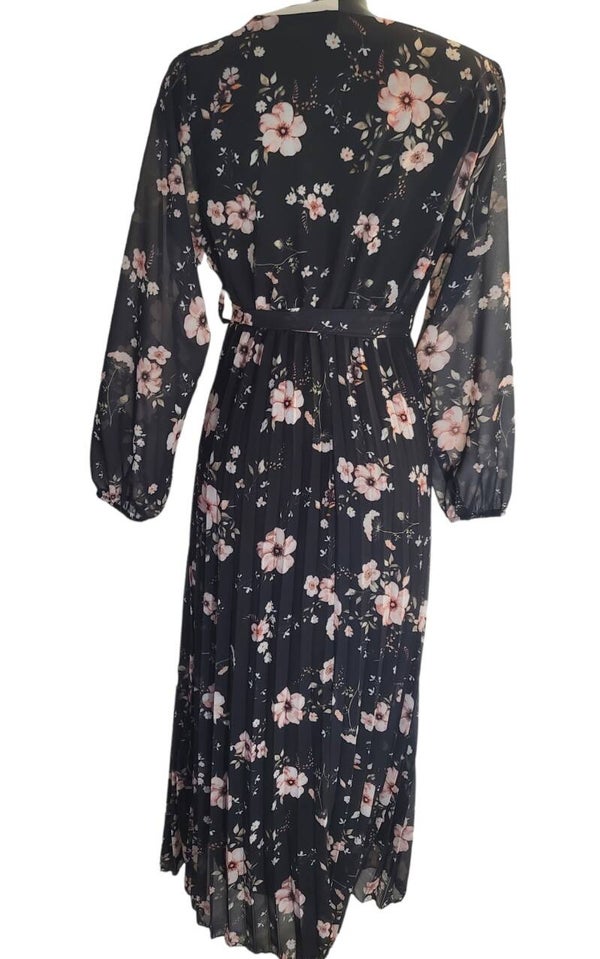 Kleid schwarz geblumt, Gr. 36/38 - 40, 1x verfügbar