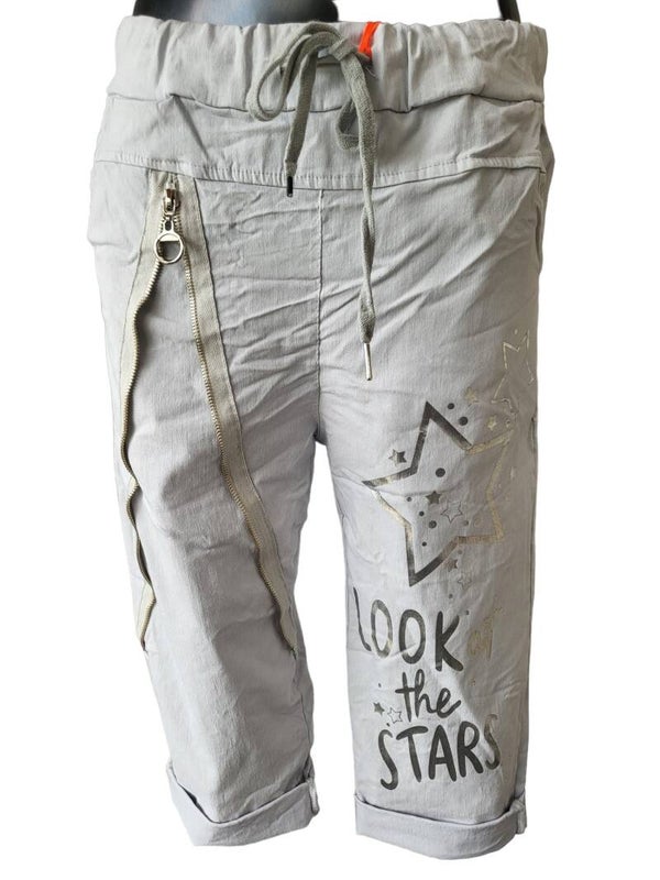 Kurz-Hose grau "Look at the stars", Gr. 38 - 42, 1x verfügbar