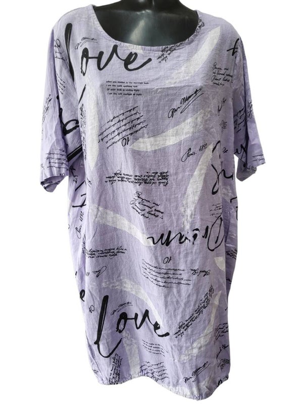 Kleid lila "Schrift", Gr. 40 - 44, 1x verfügbar