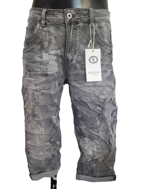KAROSTAR Capri - Stretchjeans "Flower & Butterflys", Gr. 44 - 1x verfügbar  (NR. KC8072)