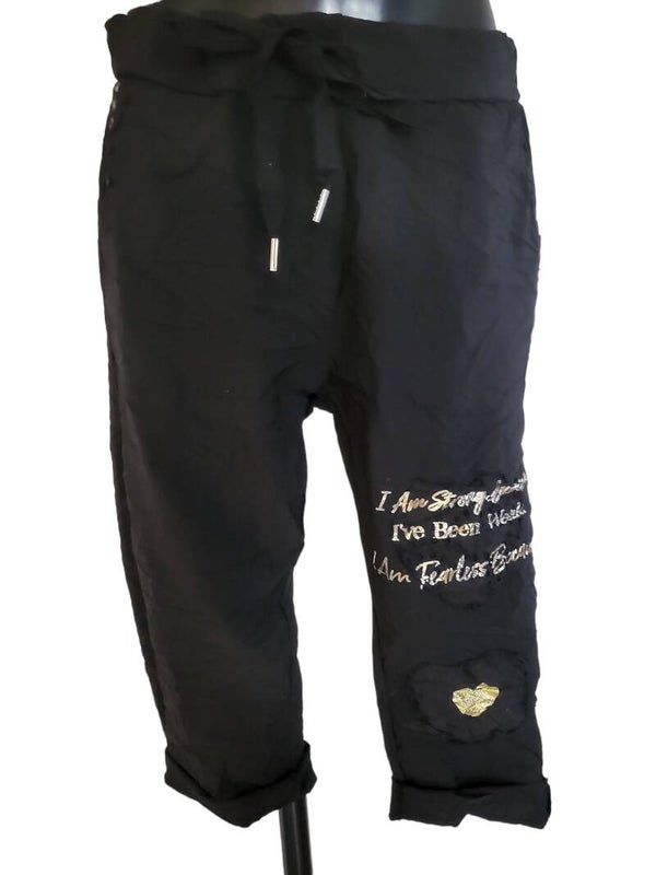 Capri-Stretchhose schwarz "Schriftzug gold", Gr. 38 - 42, 2x verfügbar