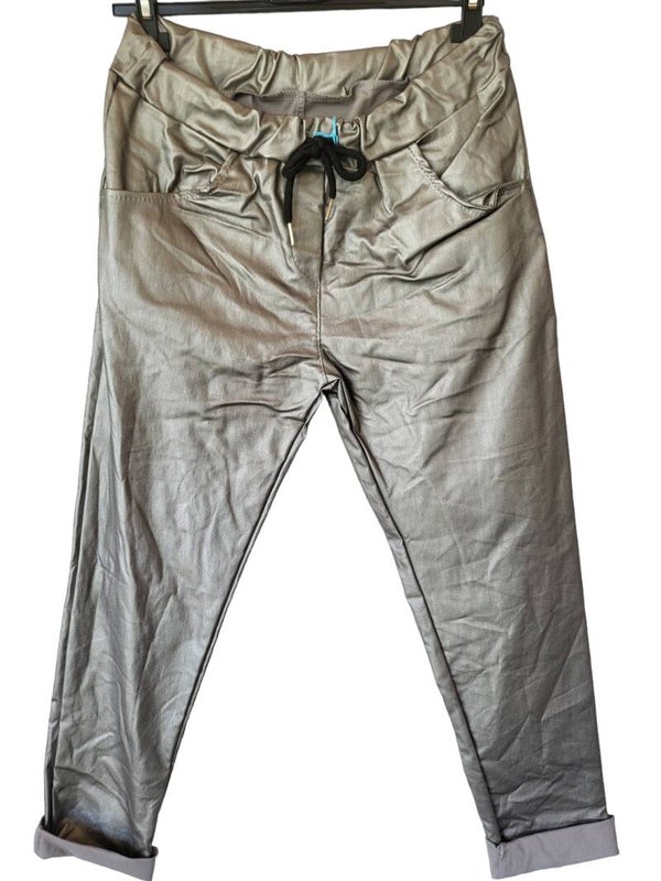 Kunstleder Stretchhose oliv-metalise, Gr. 38/40 - 1x verfügbar