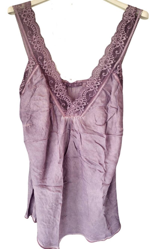 Trägershirt mit Spitze "lila", Gr. 38 - 42 - 2x verfügbar