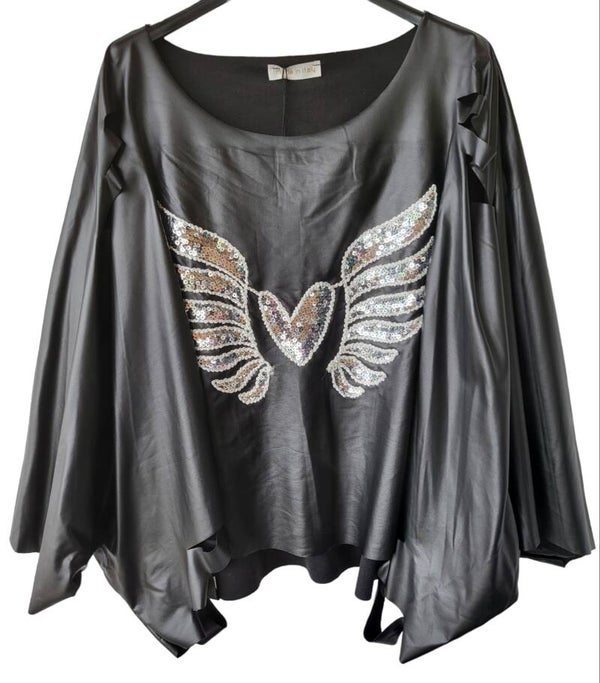 Kunstleder-Shirt schwarz "Engelsflügel & Herz" (ISSIMA), Gr. Onesize (bis 44/46), 2x verfügbar