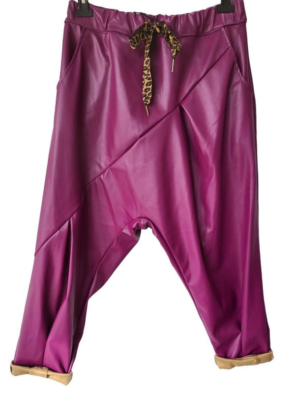 Kunstleder-baggypants plum, Gr. 40 - 42/44, 1x verfügbar