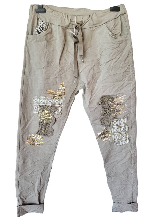 Stretchhose beige mit Schmetterlingen goldig, Gr. 38 - 42, 1x verfügbar