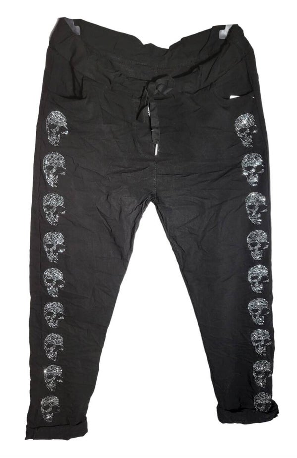 Stretchhose schwarz mit kleinen Skulls, Gr. 38 - 42 (knapp 44), 1x verfügbar
