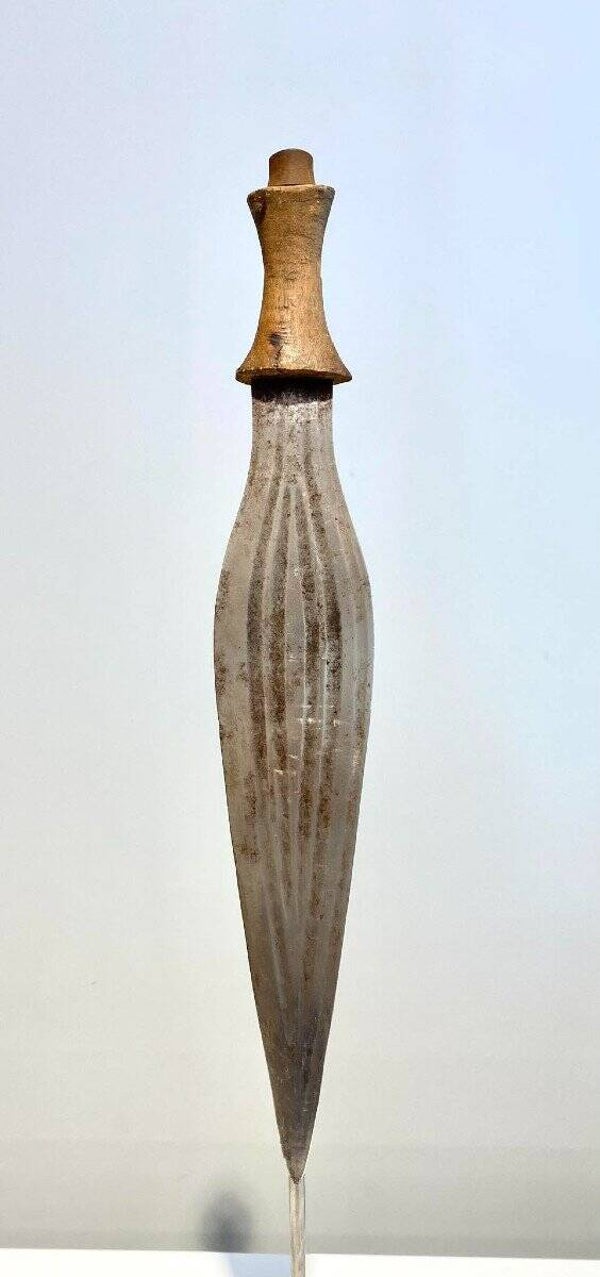 Ancient And Exceptional Short Sword From The Pre-bembe Boyo Buyu Basikasingo Tribe DR Congo ca 1900