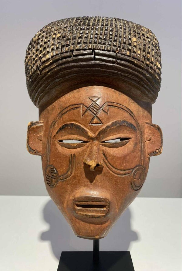 Antique magnificent Tshokwe / Chokwe mwana pwo mask DR Congo / Angola