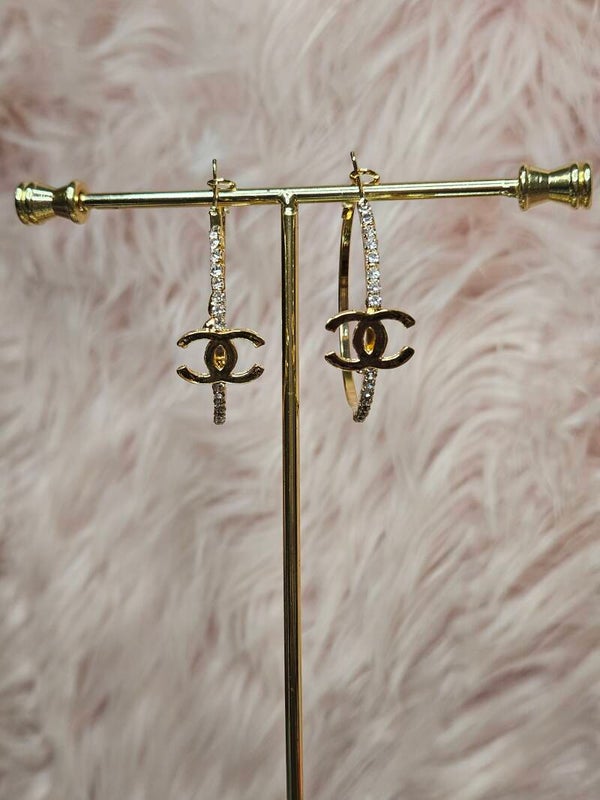 Hoop It Up 💕 – Turn up the Sparkle, one hoop at a time.