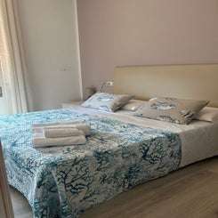 37cb5516-f5f5-4637-bcb5-ae0caa430c3b-standard.jpg