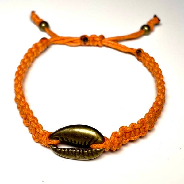 Damesarmbandje oranje met schelp in brons