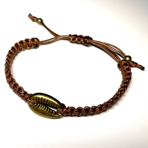 Damesarmbandje bruin met schelp in brons