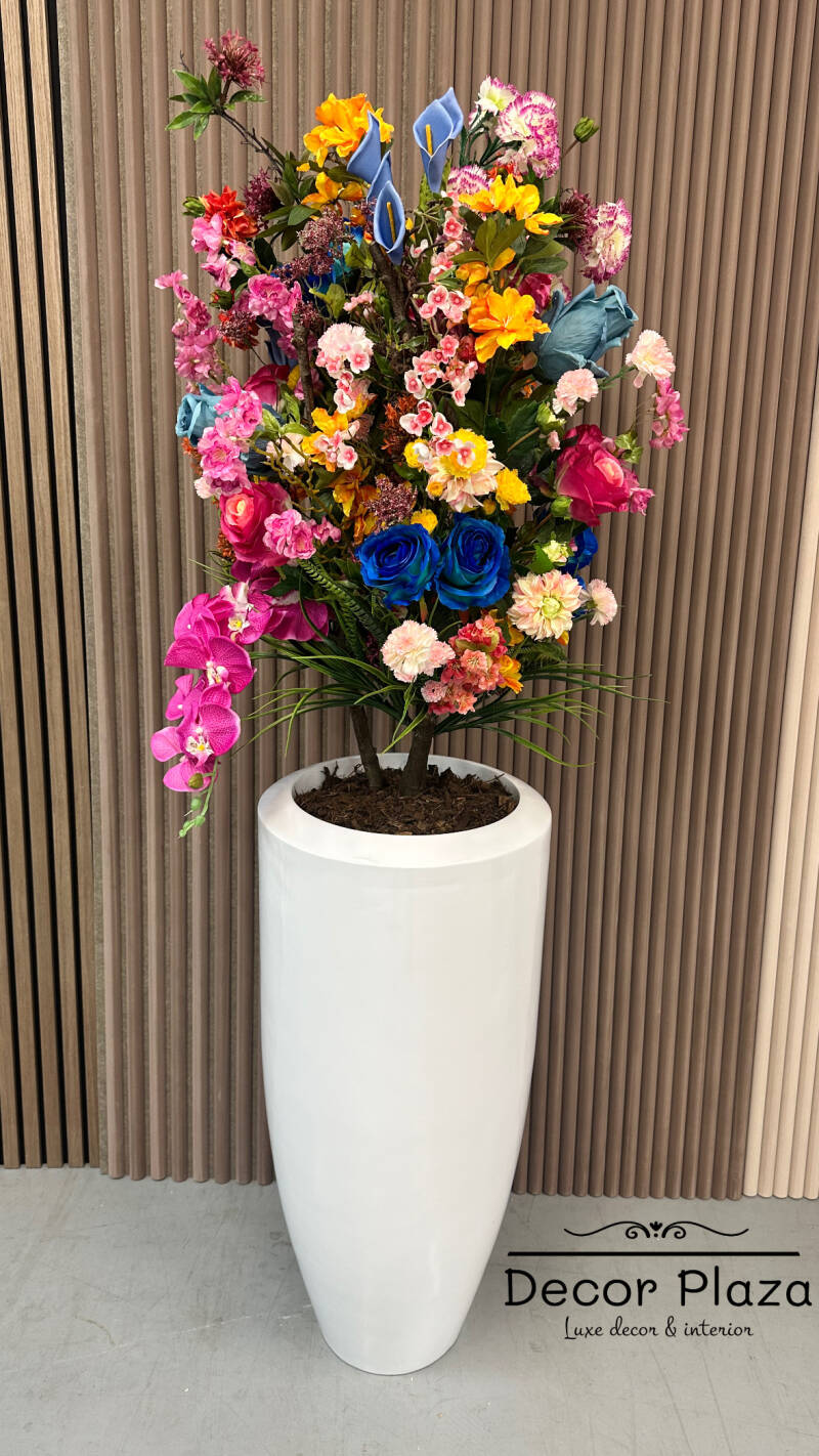 Luxe vaas, witte vaas met bloemen, zijden bloemenvaas, decoratievaas, kunstbloemen arrangement, interieurdecoratie, hotel decor, kantoor decor, design vaas, Decor Plaza bloemen, luxe interieur accessoires, schelpvazen, olijfbomen, bloesemboom, luxe vaas