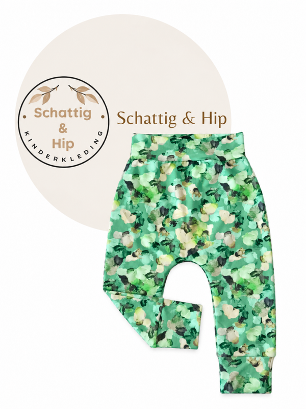 Broekje groene blaadjes