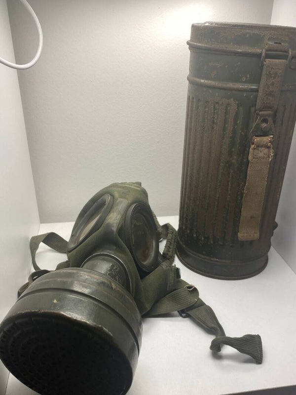 Luftwaffe gasmask with canister
