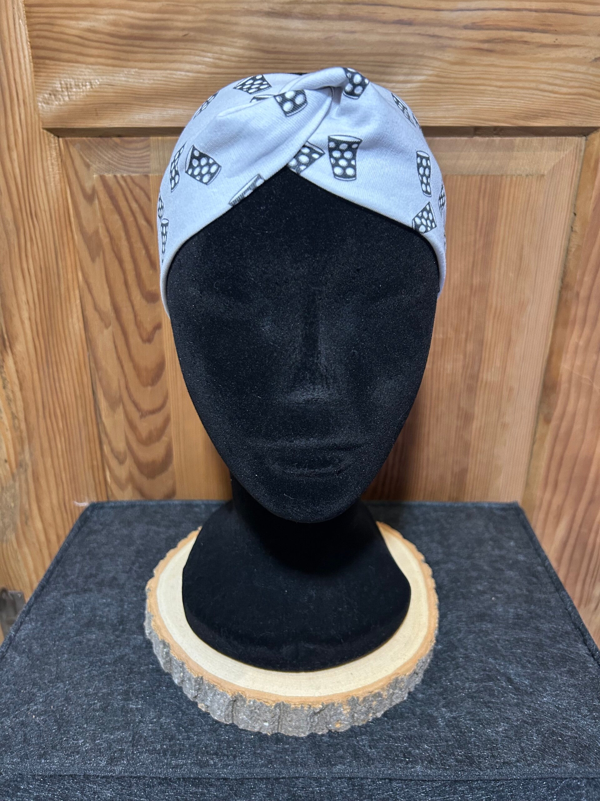 Dubbe Stirnband geknotet