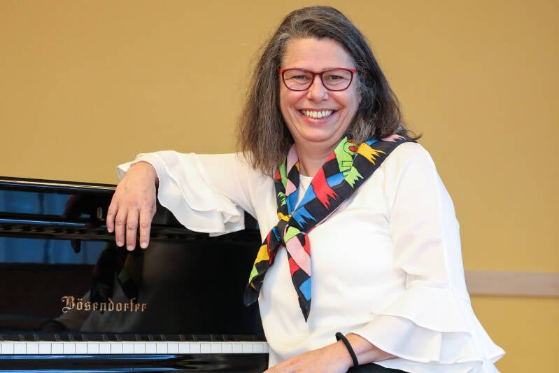 Chorleiterin Susanna Fabian