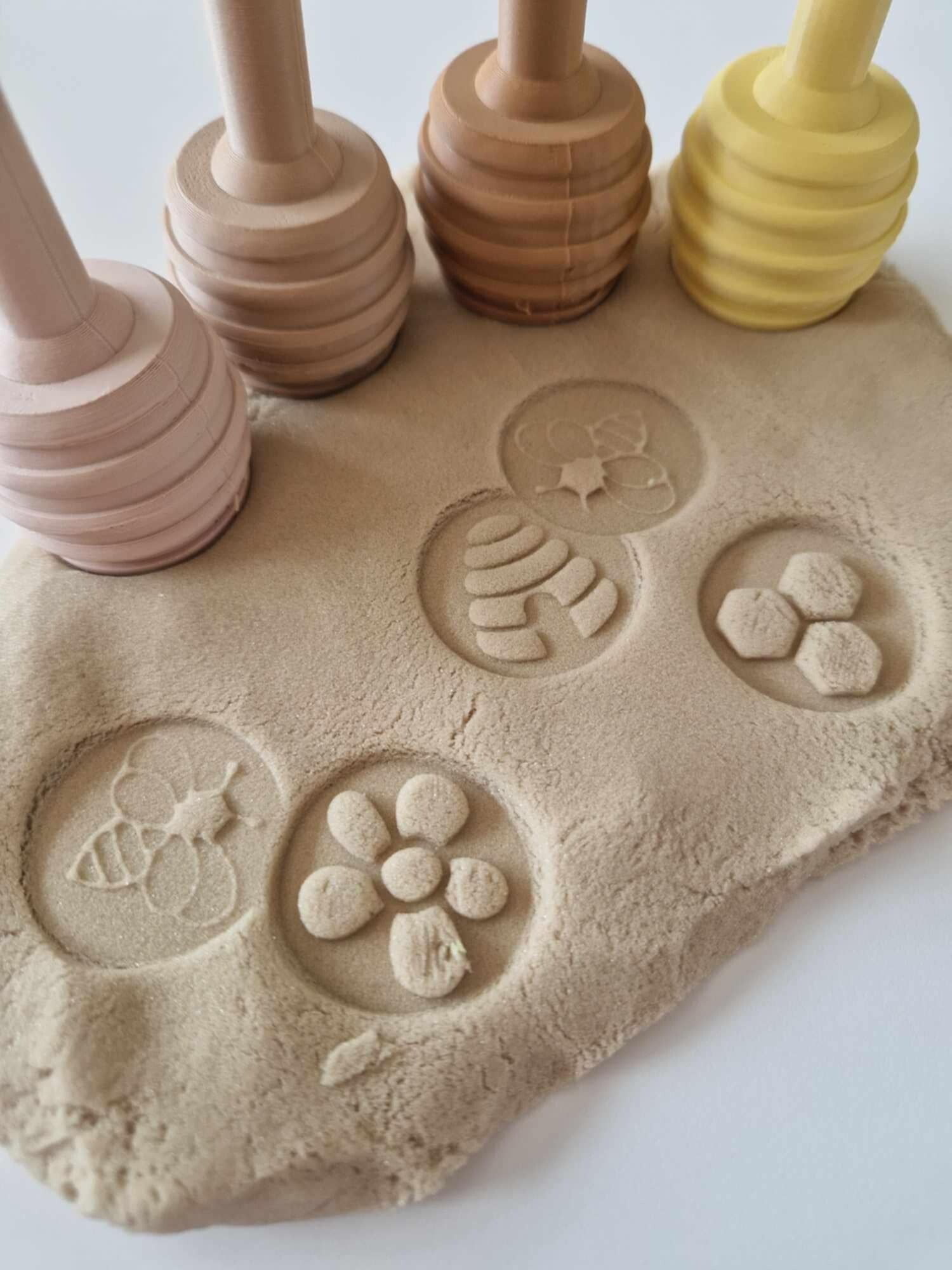 Play This Way | Bijenstempels