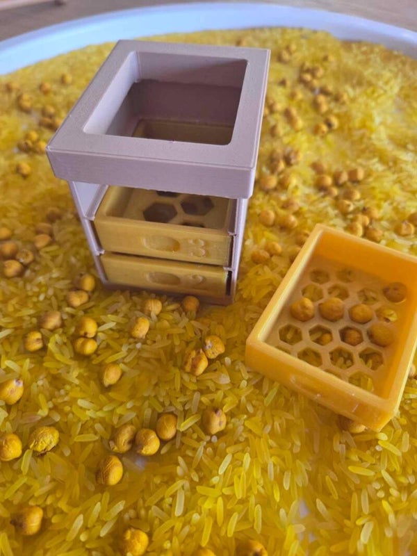 Play This Way | Bijenkast met zeefjes