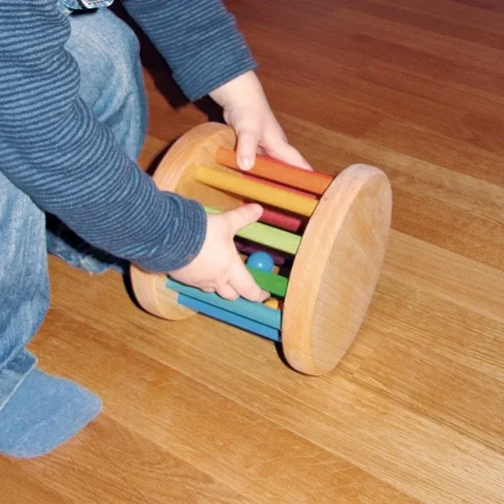 Baby O | Grimm's | groot houten Rollend Wiel, regenboogkleuren