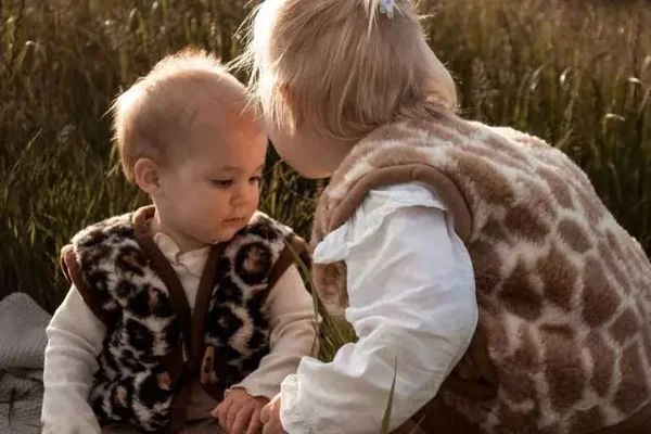 We Are Wovens | Wollen bodywarmer - Giraffe limited edition