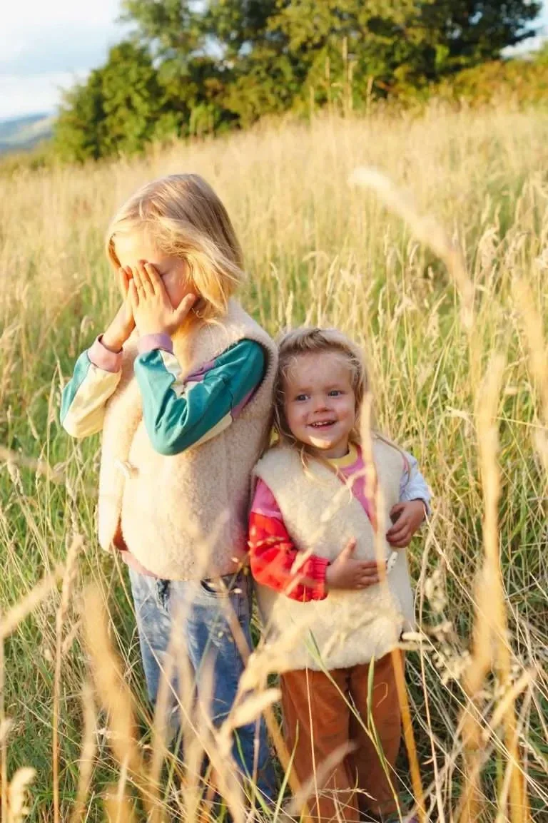 We Are Wovens | Wollen bodywarmer - Latte - Kind & volwassenen