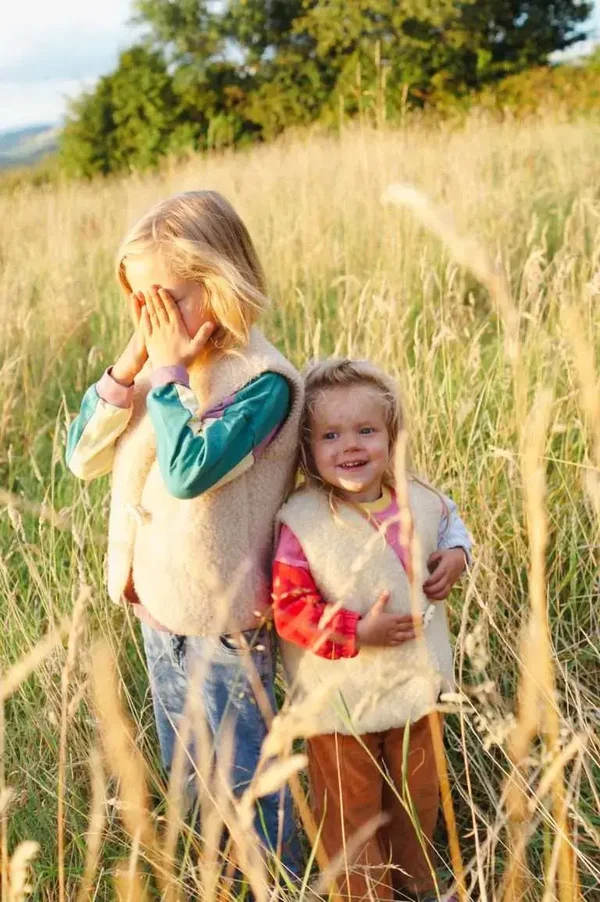 We Are Wovens | Wollen bodywarmer - Latte - Kind & volwassenen