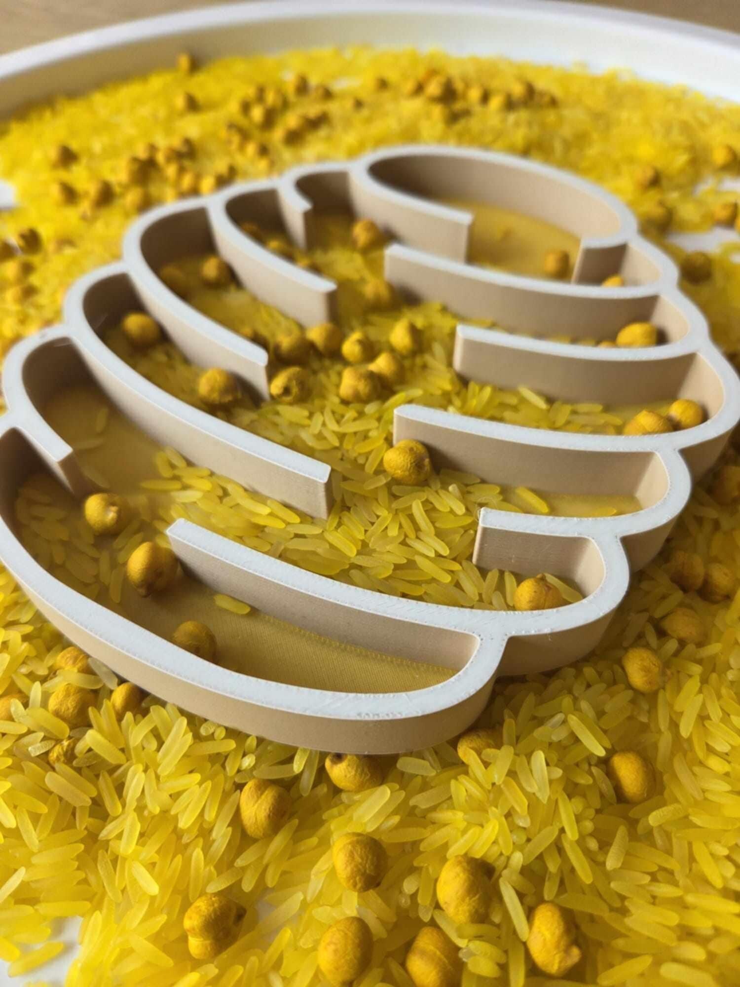 Play This Way | Vulvorm bijenkorf