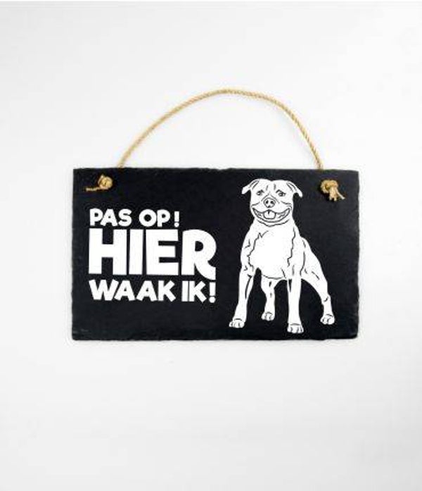 Leien bord hond Stafford Bull