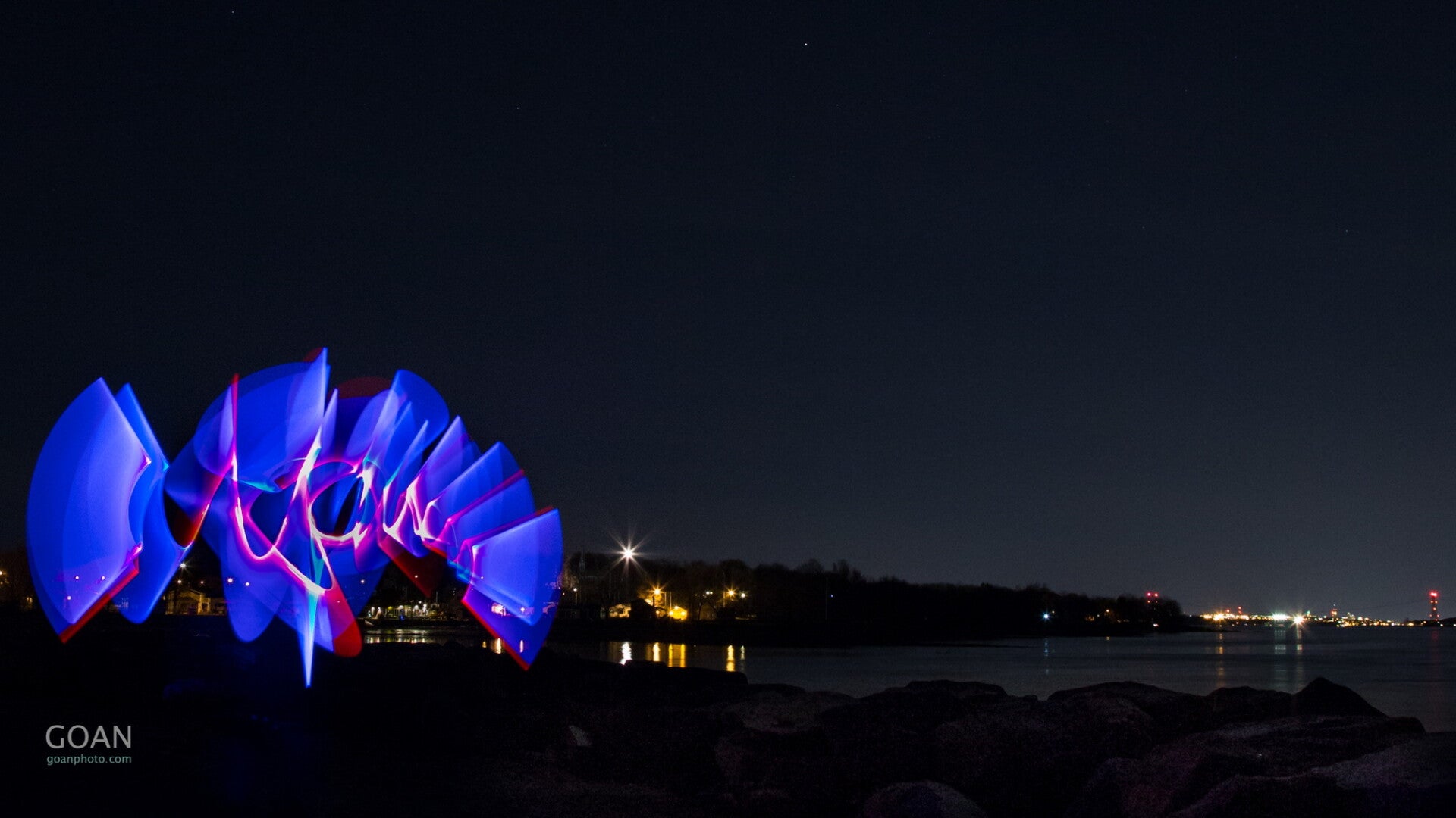 1491_lightpainting-on-river-shore25_2016x1134-standard.jpg