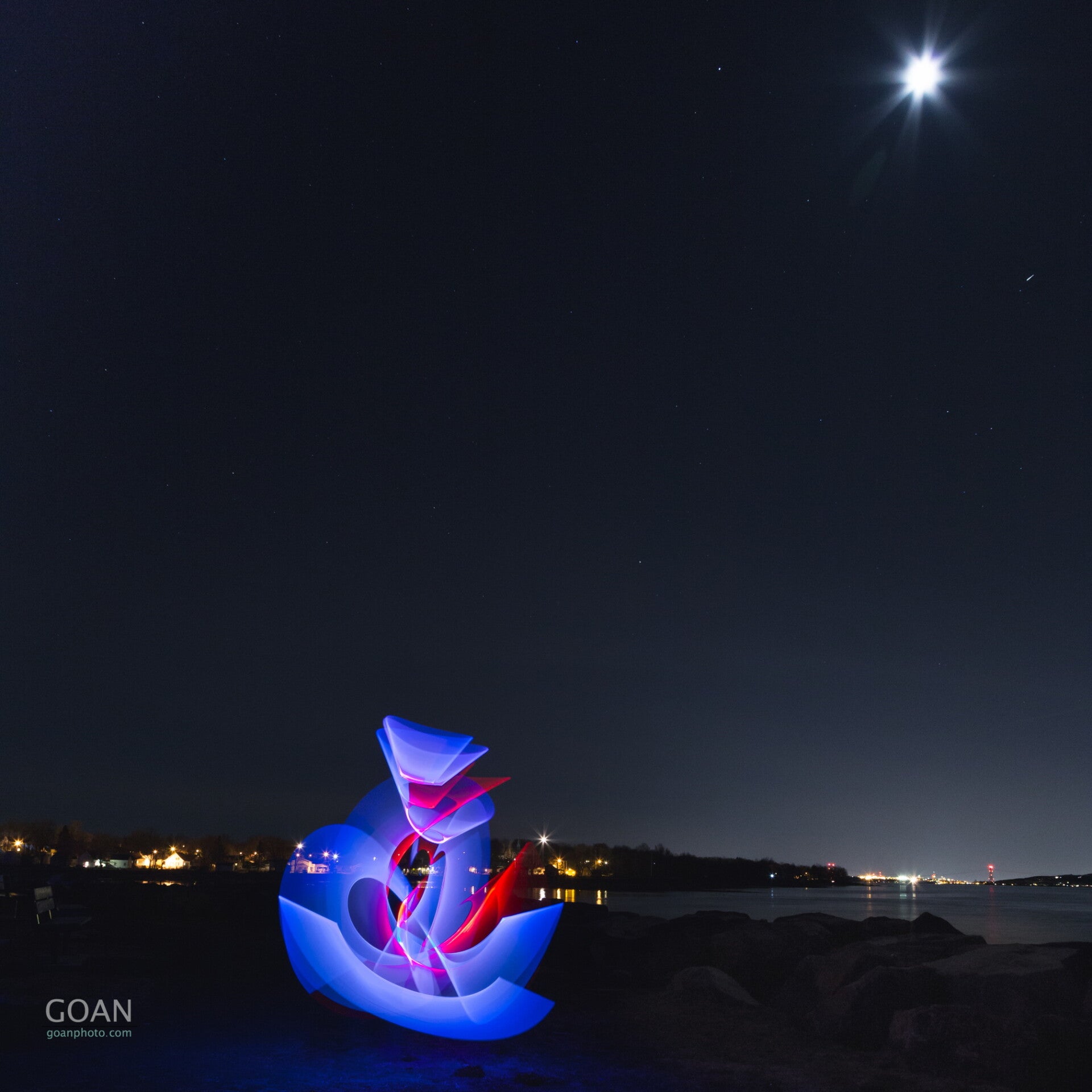 1492_lightpainting-on-river-shore24_2016x2016-standard.jpg