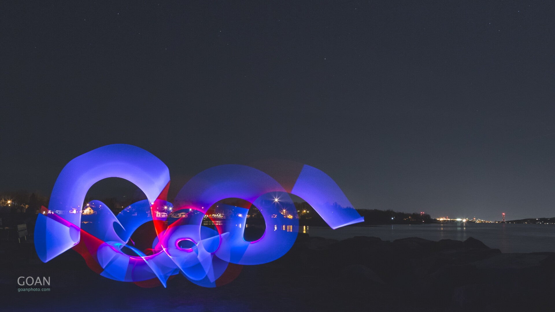 1493_lightpainting-on-river-shore23_2016x1134-standard.jpg