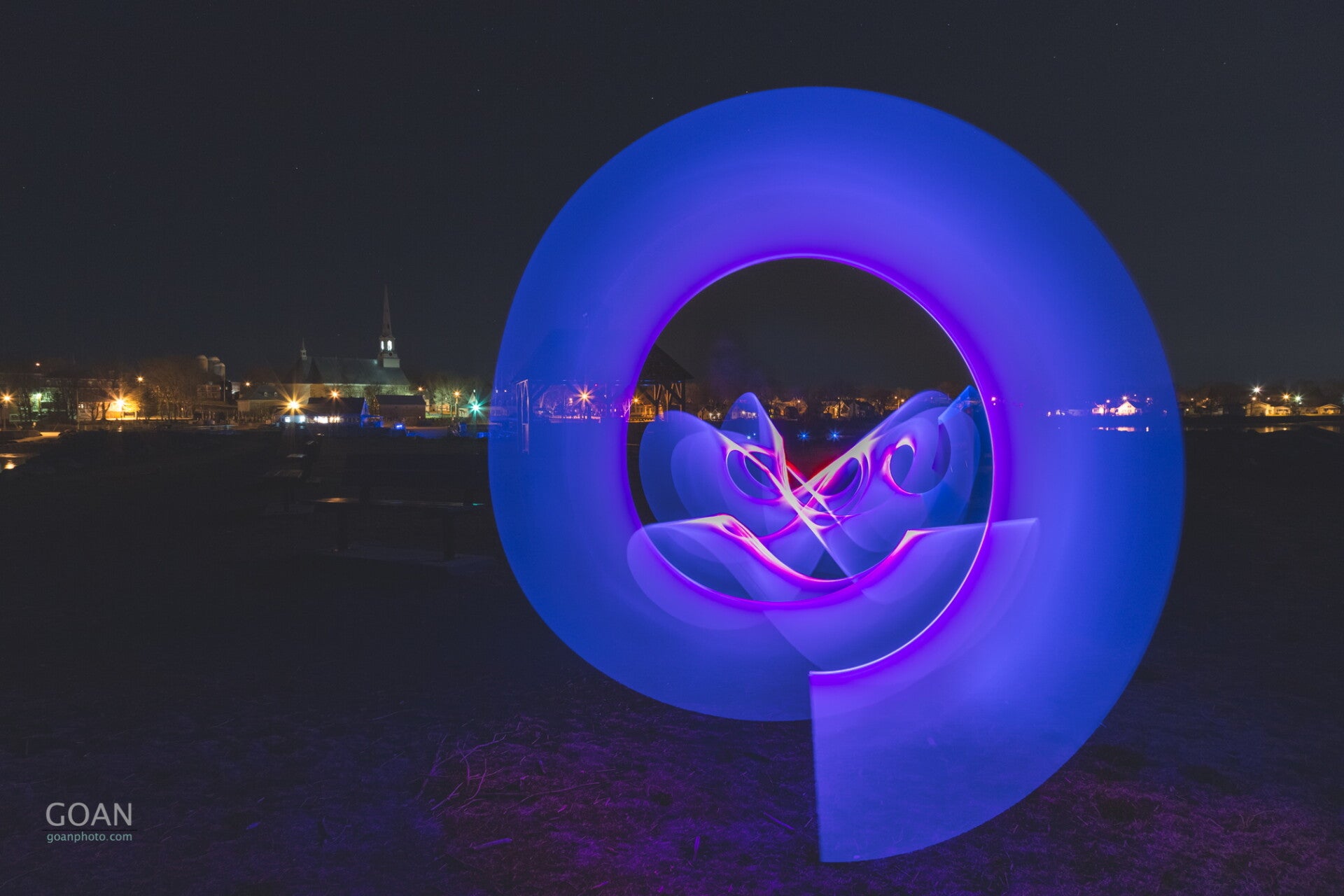 1499_lightpainting-on-river-shore16_2016x1344-standard.jpg