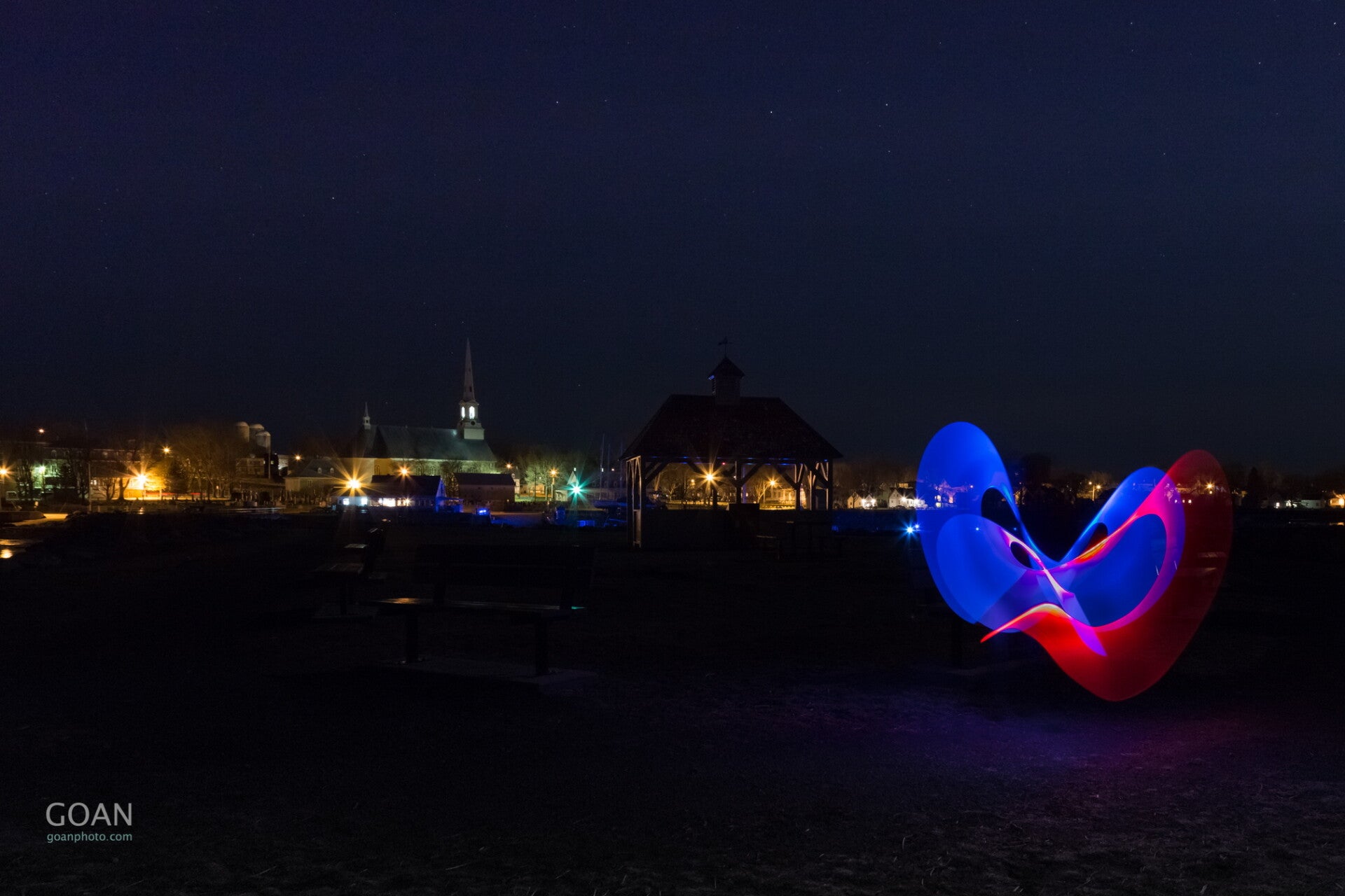 1508_lightpainting-on-river-shore7_2016x1344-standard.jpg