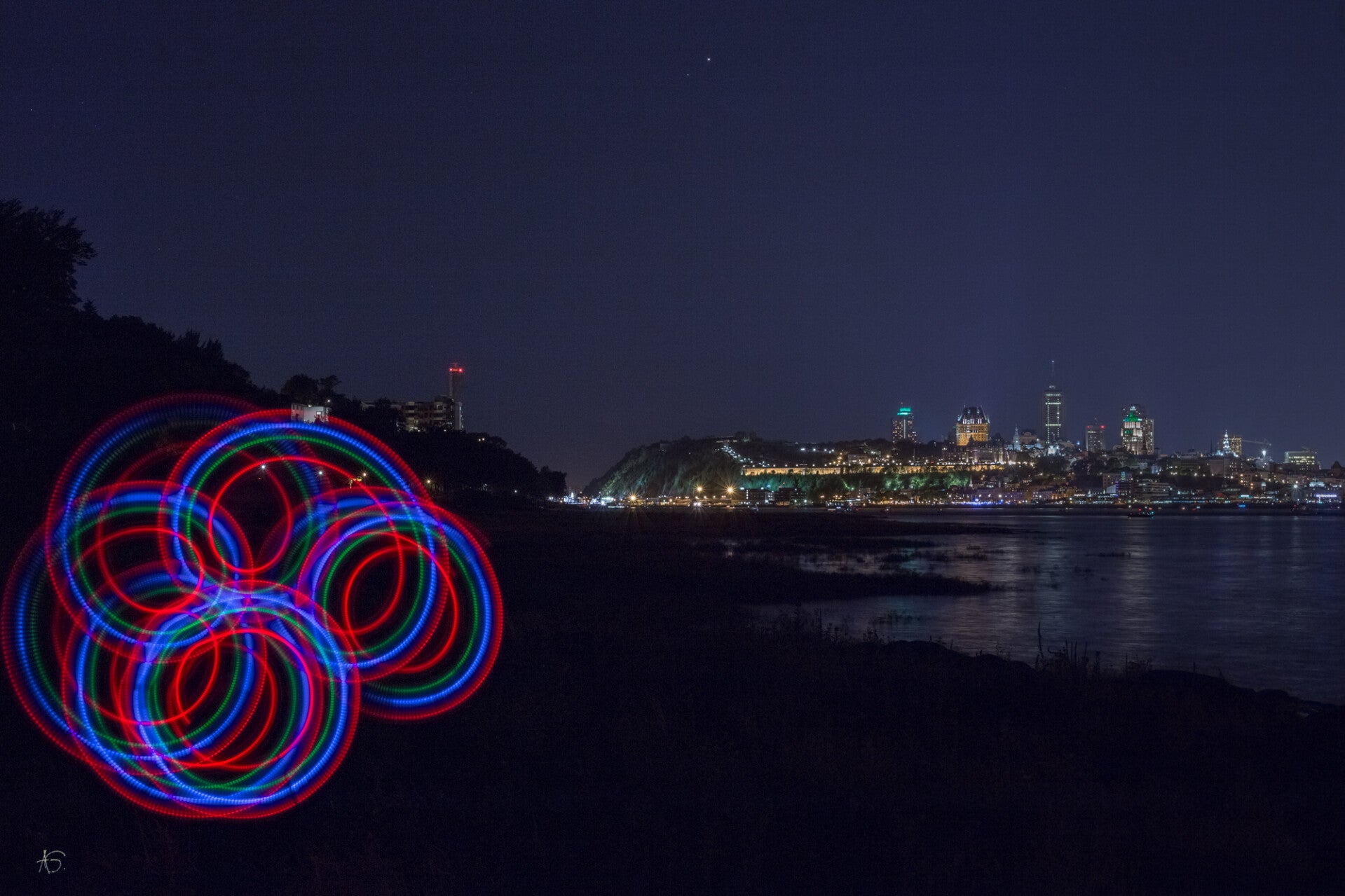 1524_lightpainting-on-river-shore6_2000x1333-standard.jpg