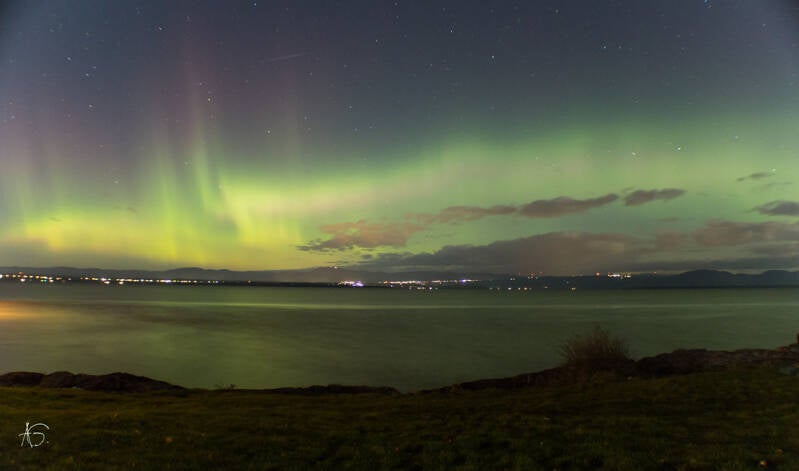 full-2017-aurora-in-qubec_26509054369_l-standard.jpg
