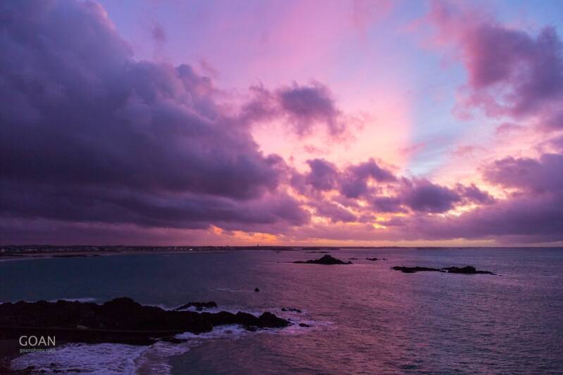 saint-malo-sunset_46200628911_l-standard.jpg